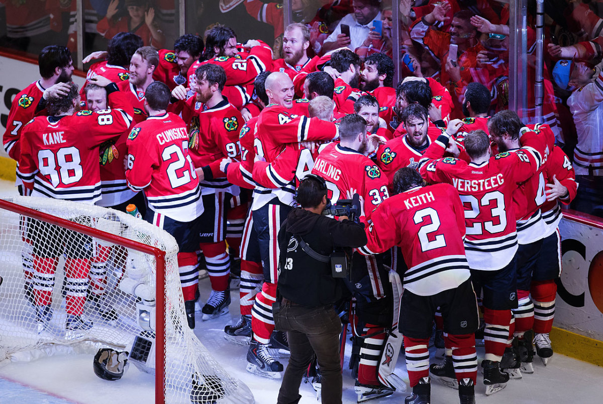 Chicago Blackhawks 2015 Stanley Cup Win 'HAT TRICK' Front