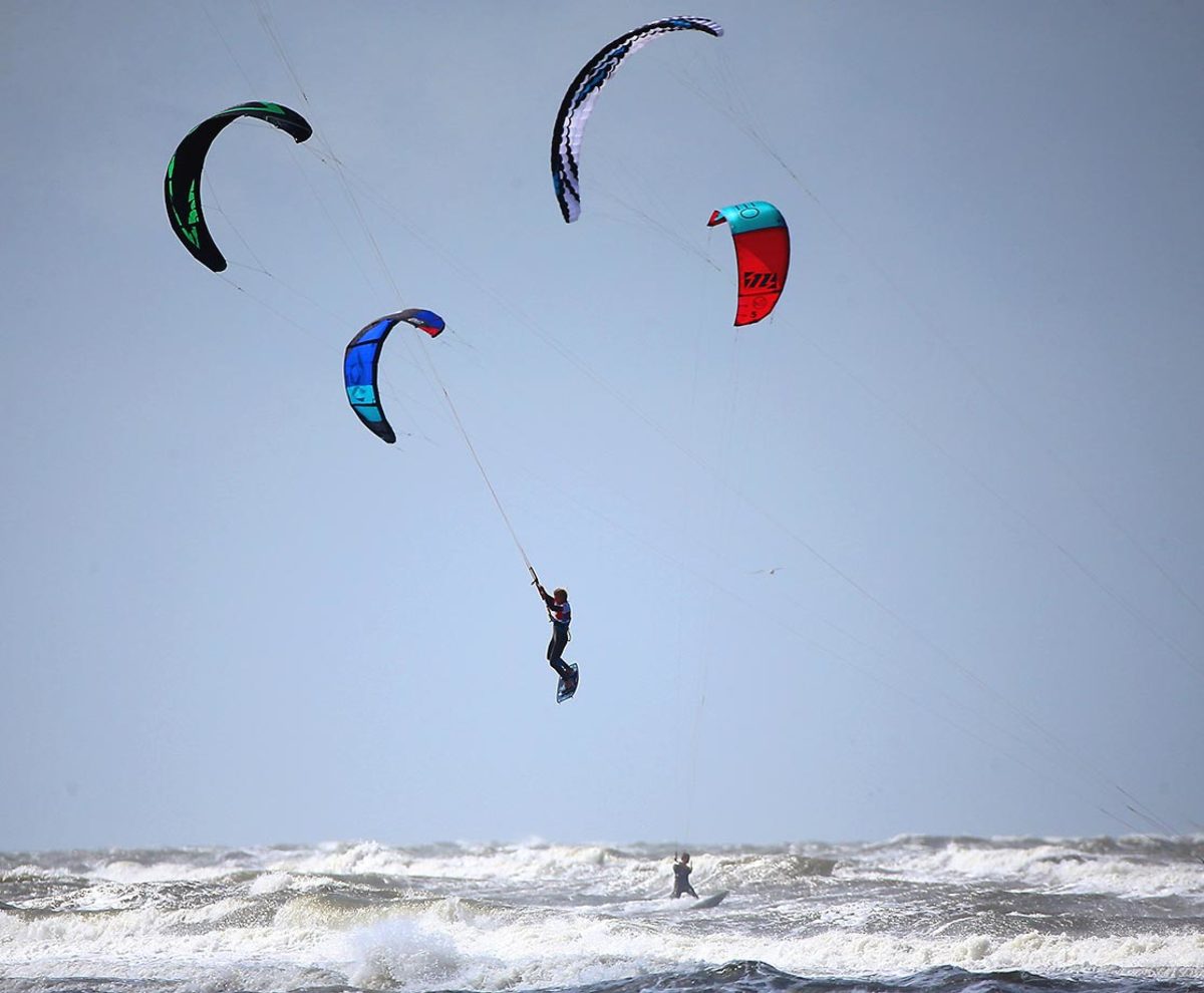 kitesurfing-485163450.jpg