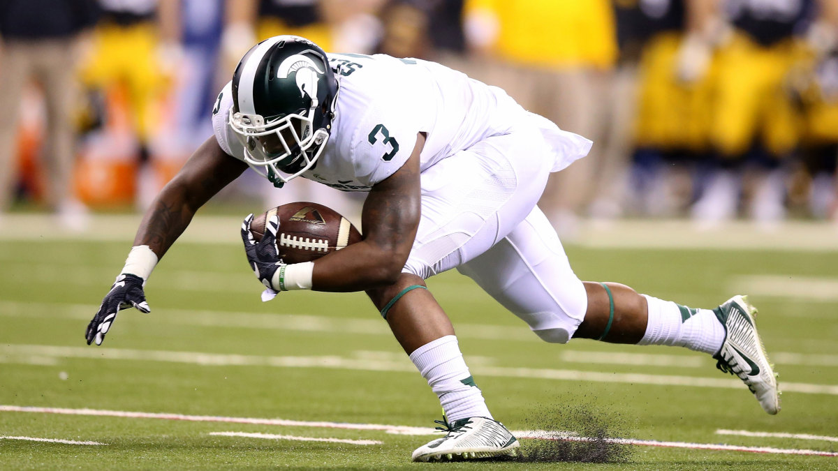 Video: L.J. Scott touchdown puts Michigan State ahead of Iowa - Sports ...