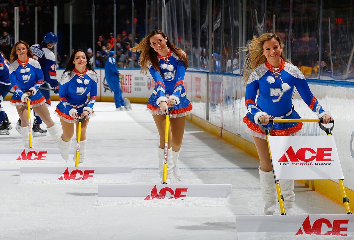 Report: Islanders to replace Ice Girls with co-ed clean-up team at Barclays  Center - Lighthouse Hockey