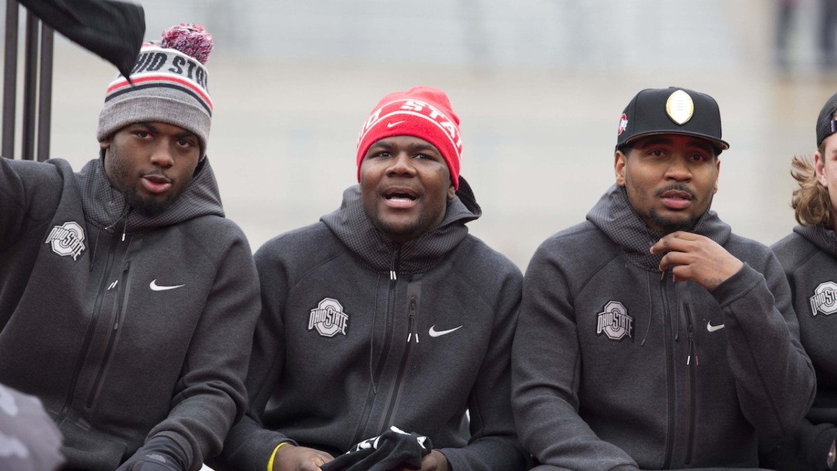 Ezekiel Elliott of Ohio State Buckeyes says crop-top jersey rule