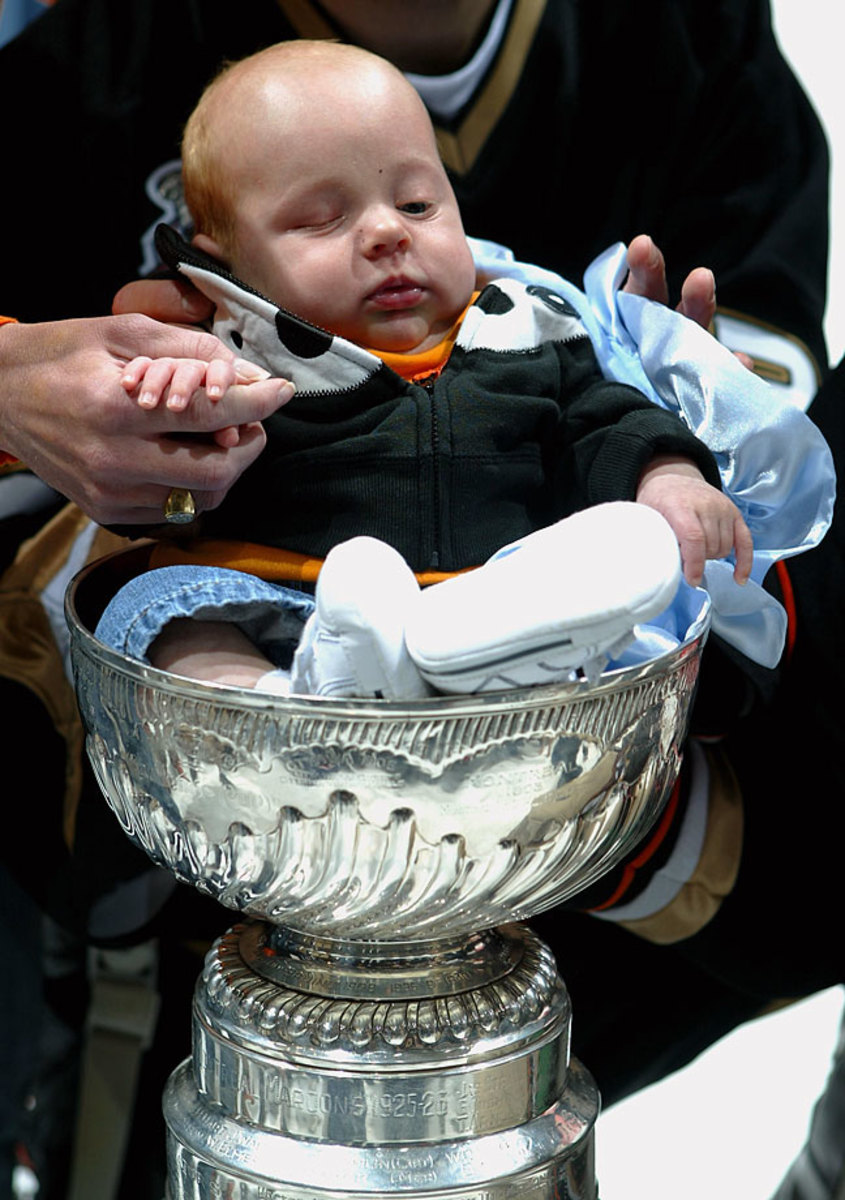 Penguins players are placing their adorable babies on top of the Stanley Cup  