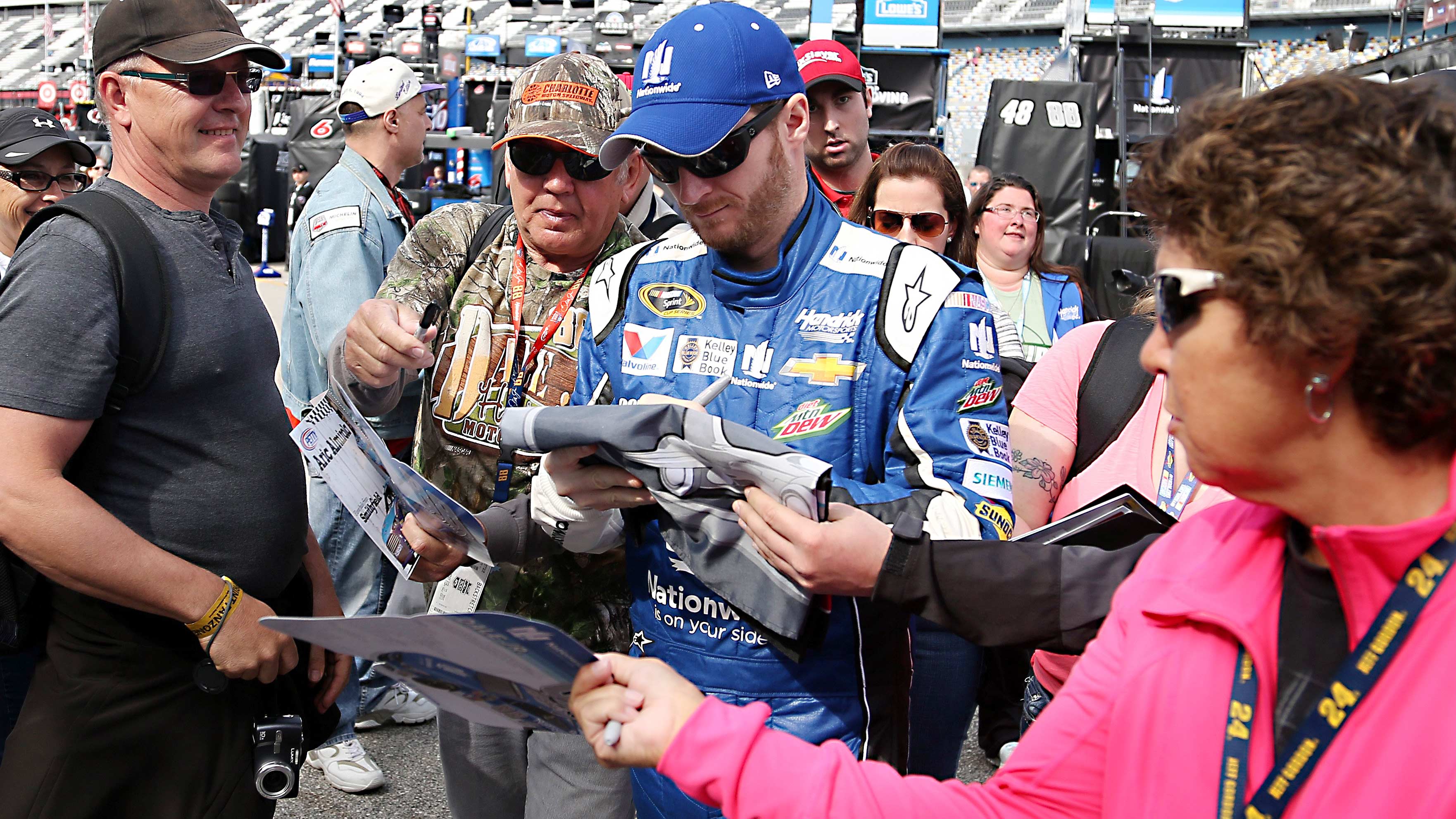 Dale Earnhardt JR. Wins NASCAR's Most Popular Driver For 2015 - Sports ...