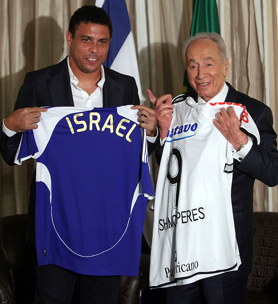 2009-1112-Ronaldo-Shimon-Peres.jpg