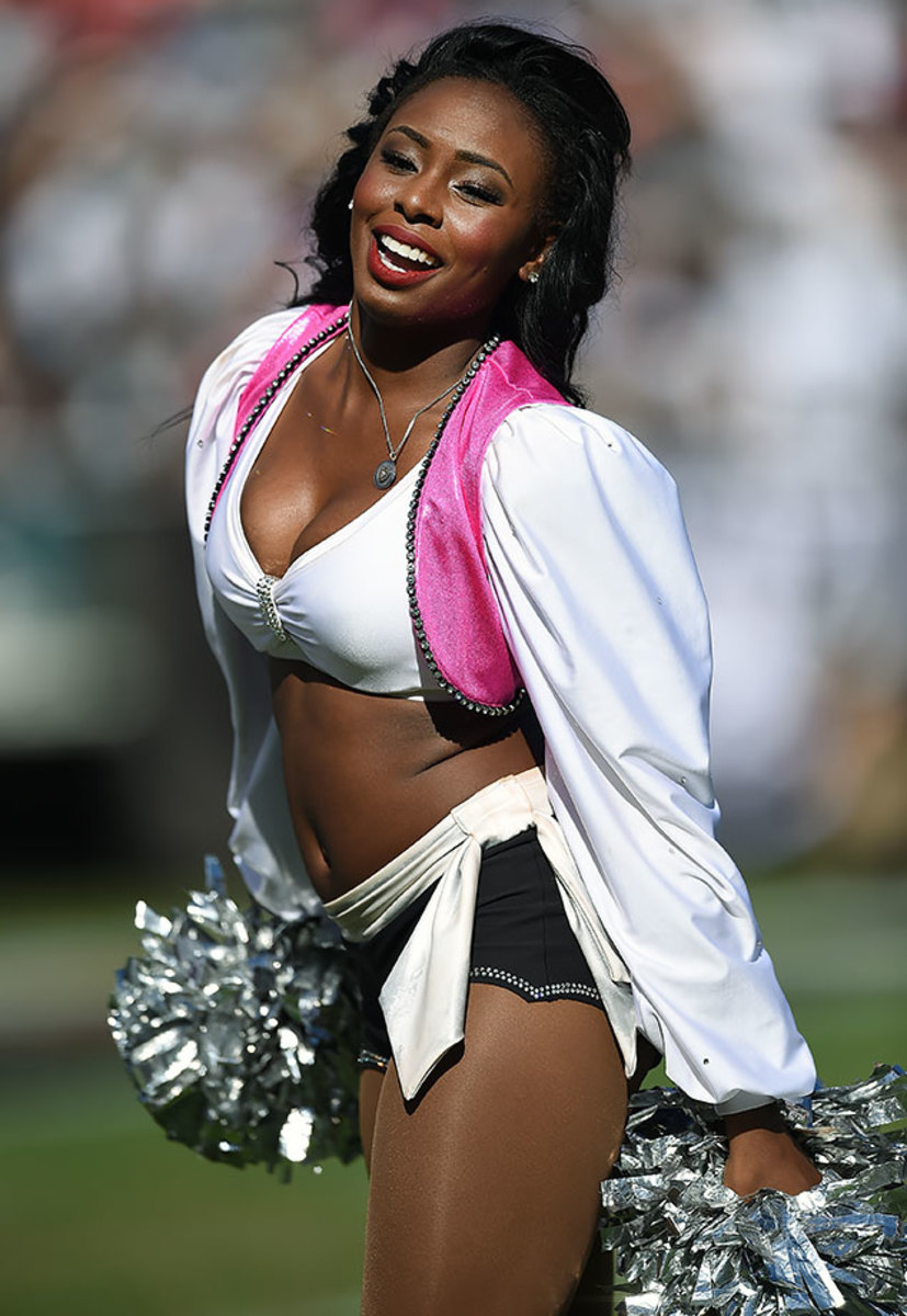 Oakland-Raiders-Raiderettes-cheerleaders-GettyImages-492351604.jpg