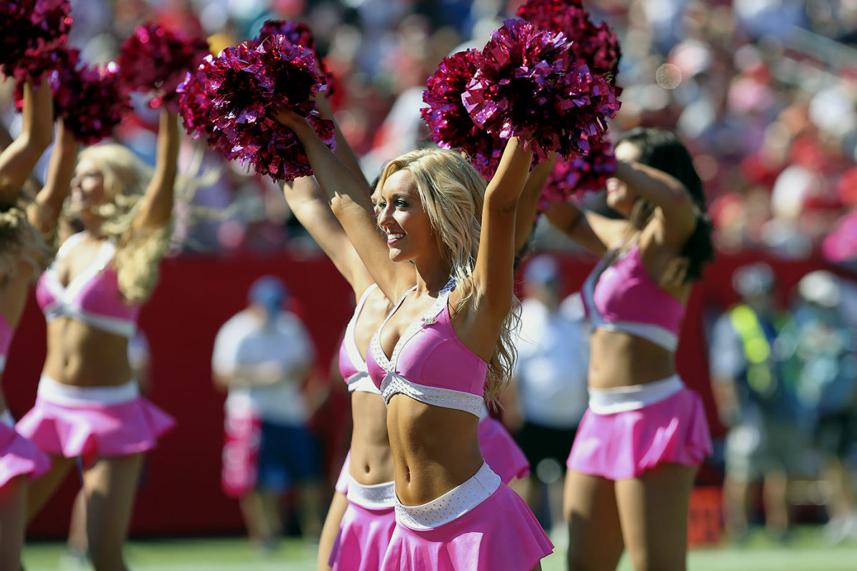 Tampa-Bay-Buccaneers-cheerleaders-CCX10112015_1293_JAX_v_TBB.jpg