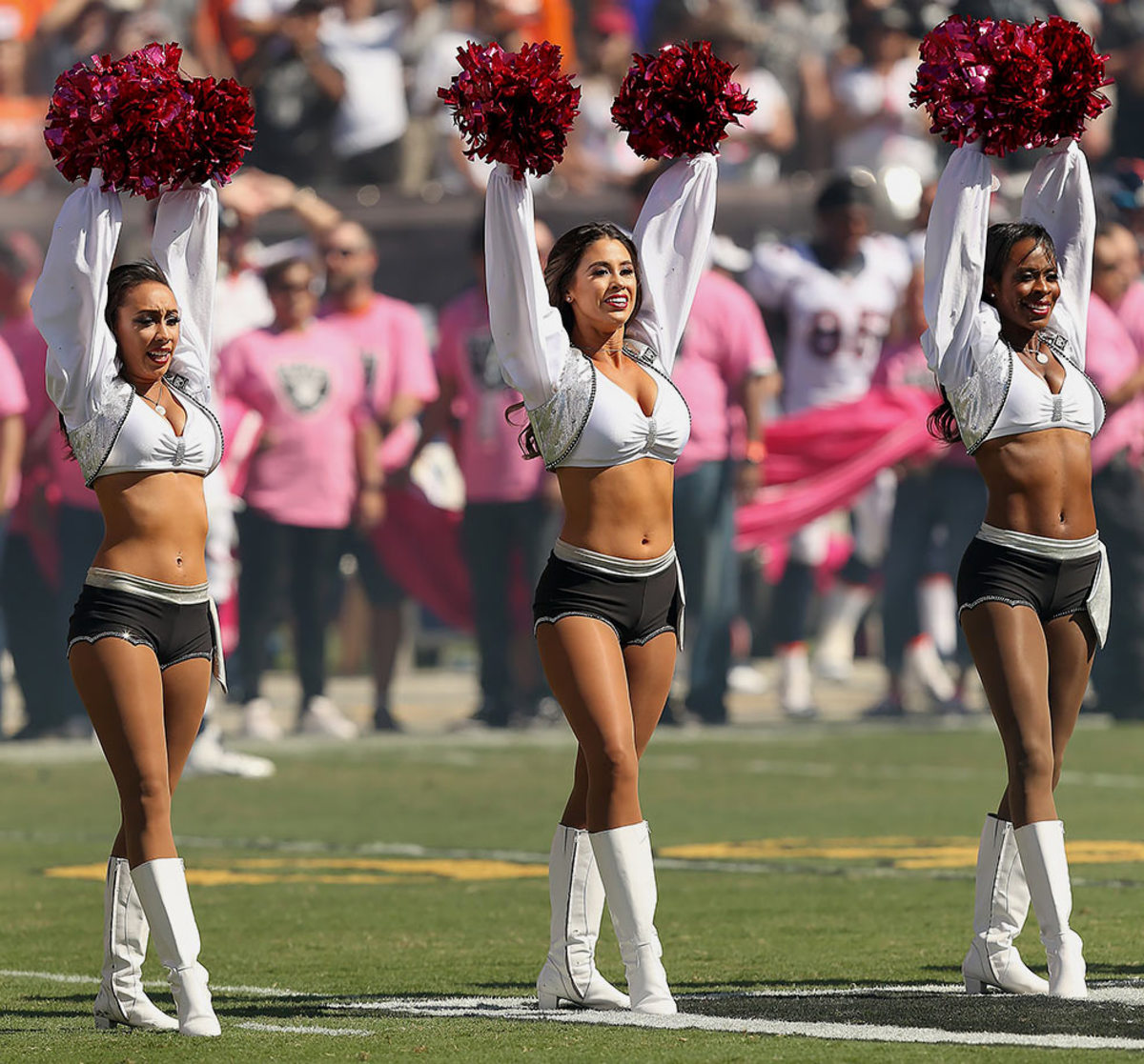 Oakland-Raiders-Raiderettes-cheerleaders-46420159686_Broncos_at_Raiders.jpg