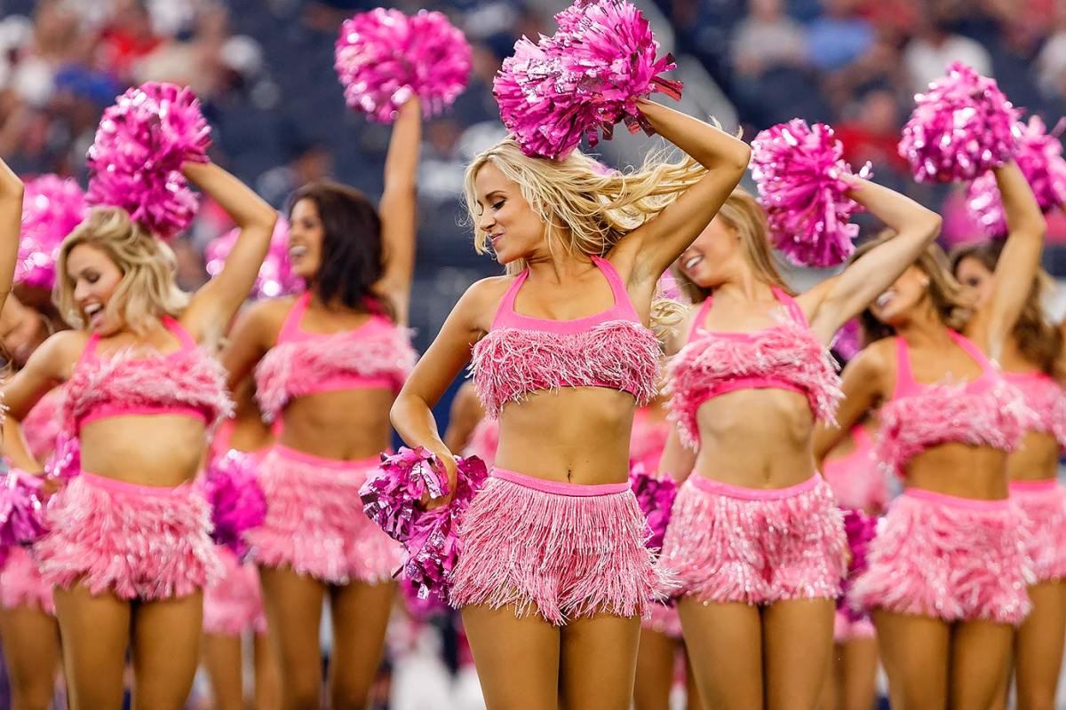 Dallas-Cowboys-cheerleaders-CEY1510111488_Patriots_AT_Cowboys.jpg