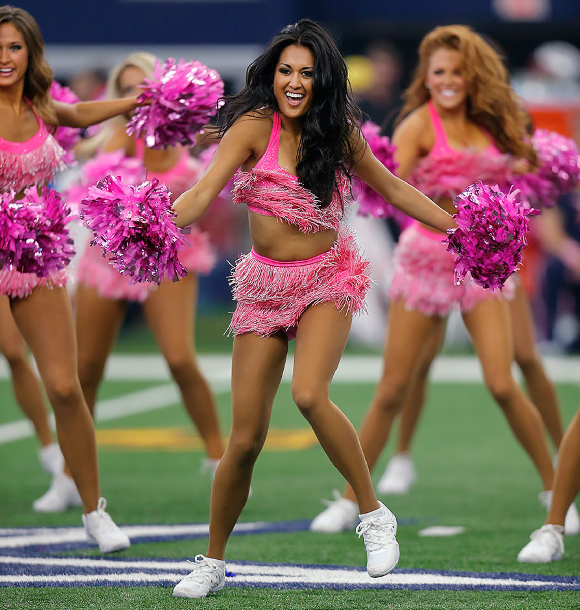 Dallas-Cowboys-cheerleaders-AP_405537958546.jpg