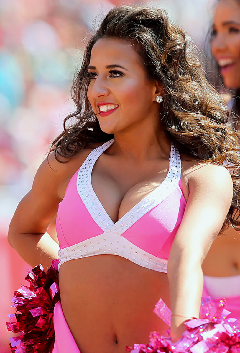 Tampa-Bay-Buccaneers-cheerleaders-357151011006_Jags_at_Bucs.jpg