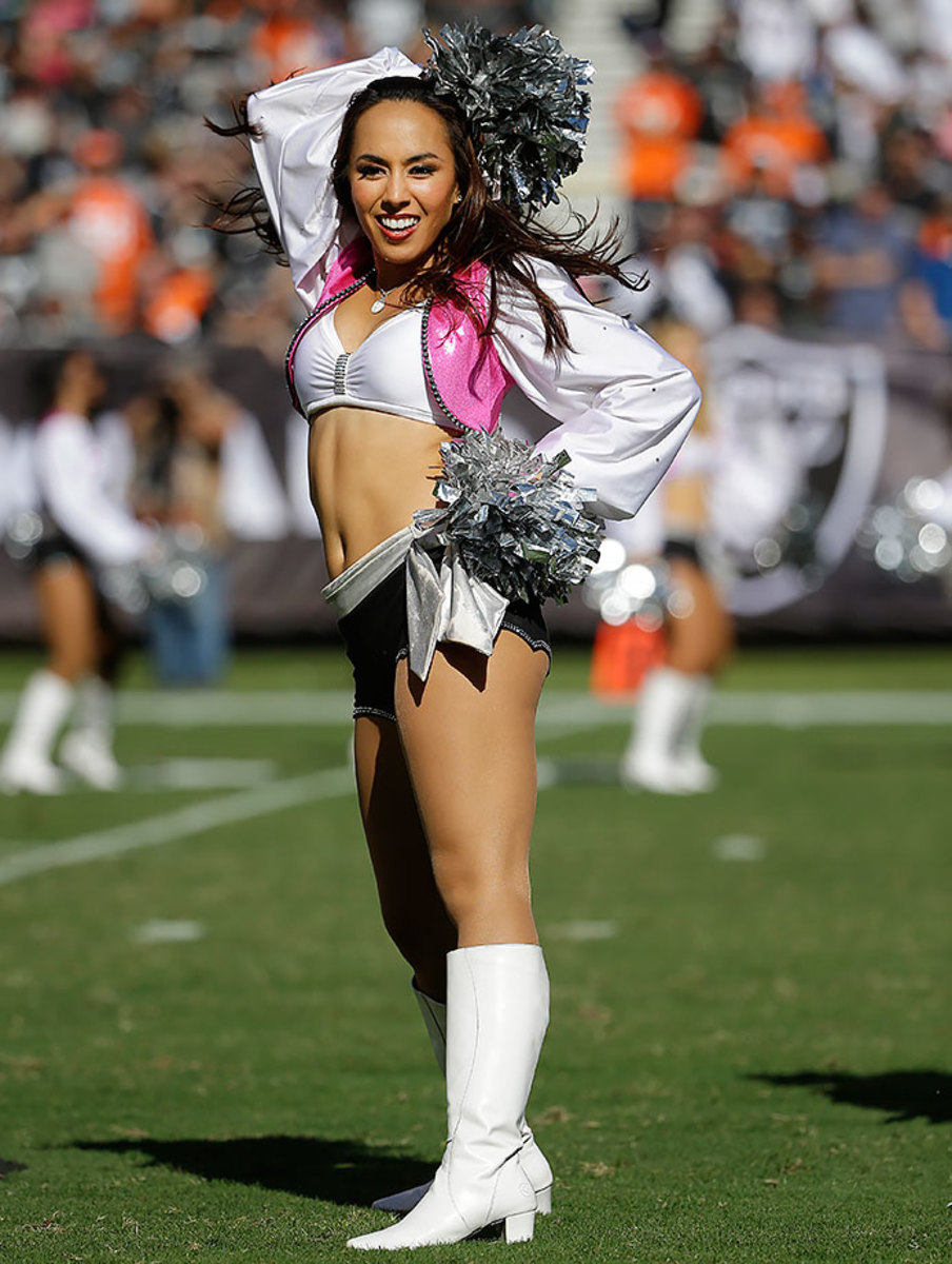 Oakland-Raiders-Raiderettes-cheerleaders-AP_286067347125.jpg