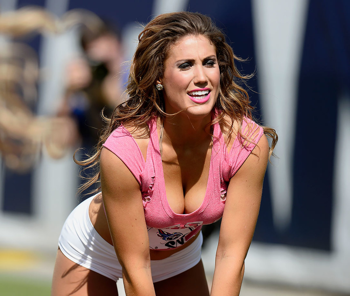 Tennessee-Titans-cheerleaders-AP_49195661909.jpg