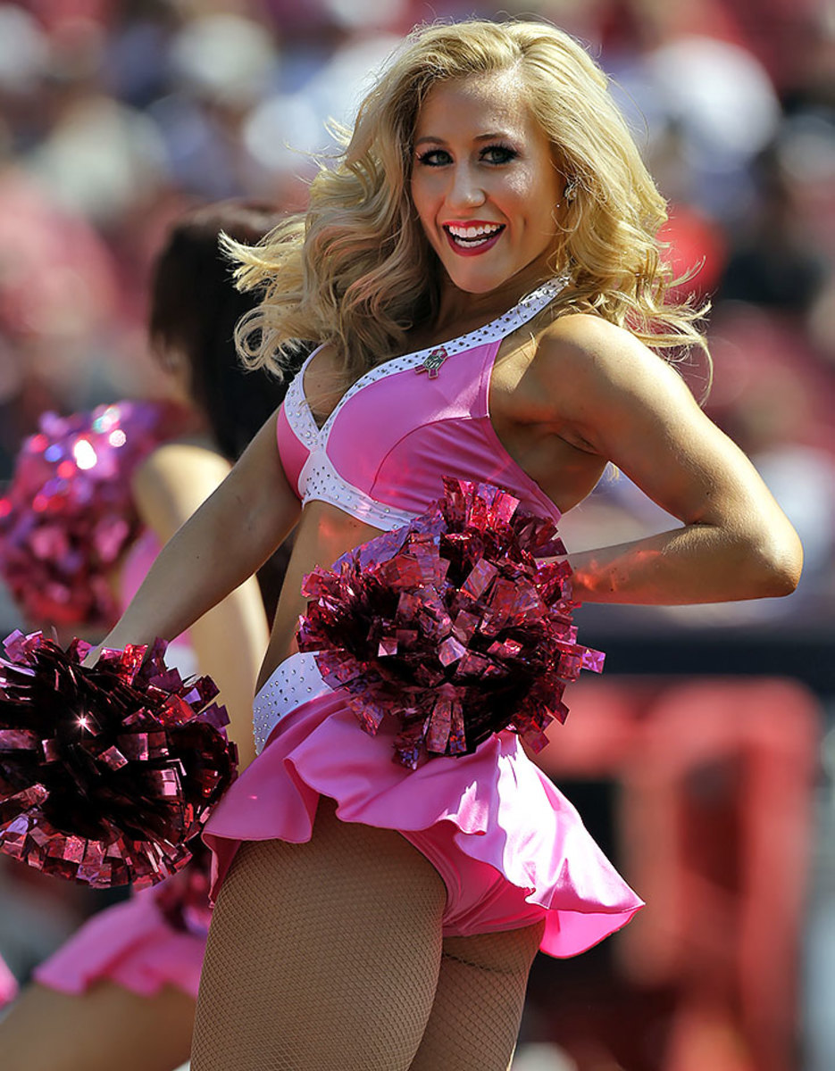 Tampa-Bay-Buccaneers-cheerleaders-AP_572102187568.jpg