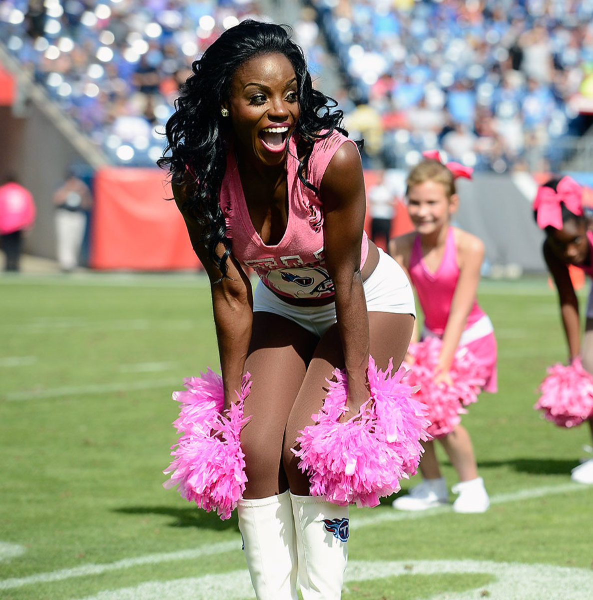 Tennessee-Titans-cheerleaders-AP_911793482017.jpg