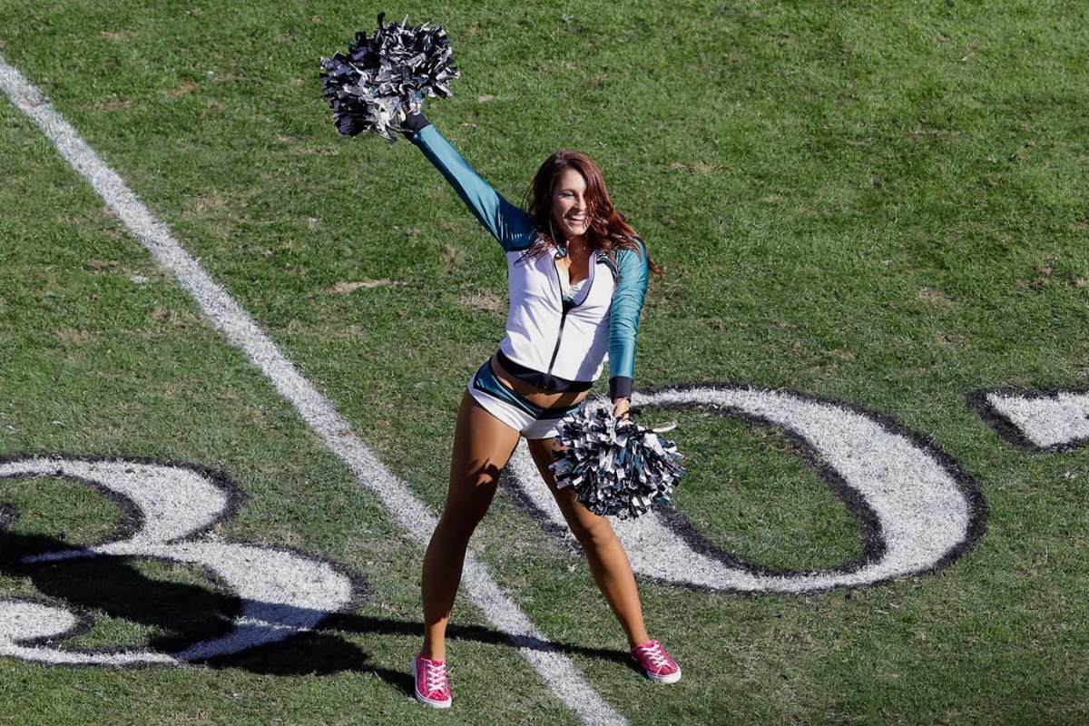 Philadelphia-Eagles-cheerleaders-AP_24140309196.jpg