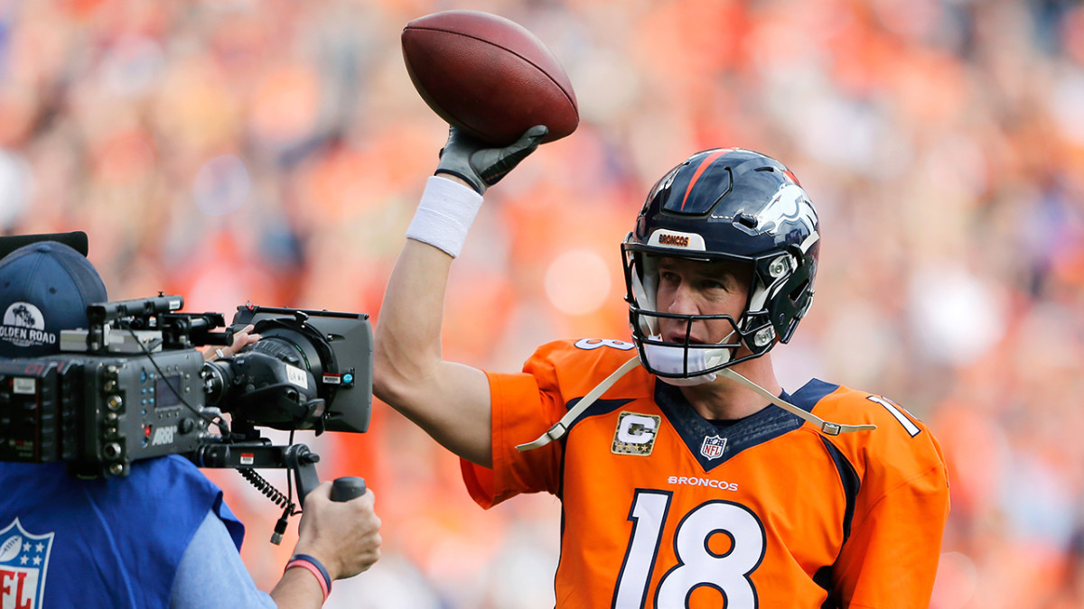 Peyton Manning Breaks NFL All-time Passing Record - Sports Illustrated