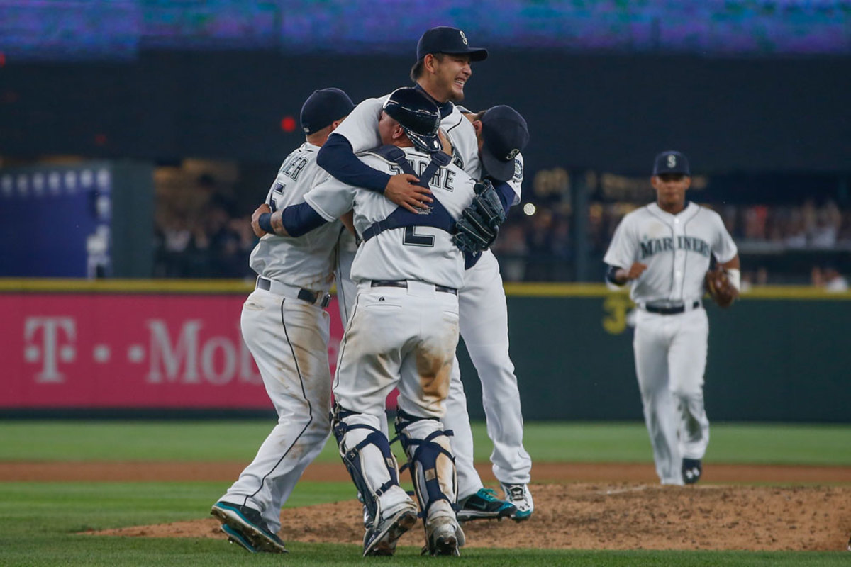 Mariners' Hisashi Iwakuma tosses no-hitter against Orioles