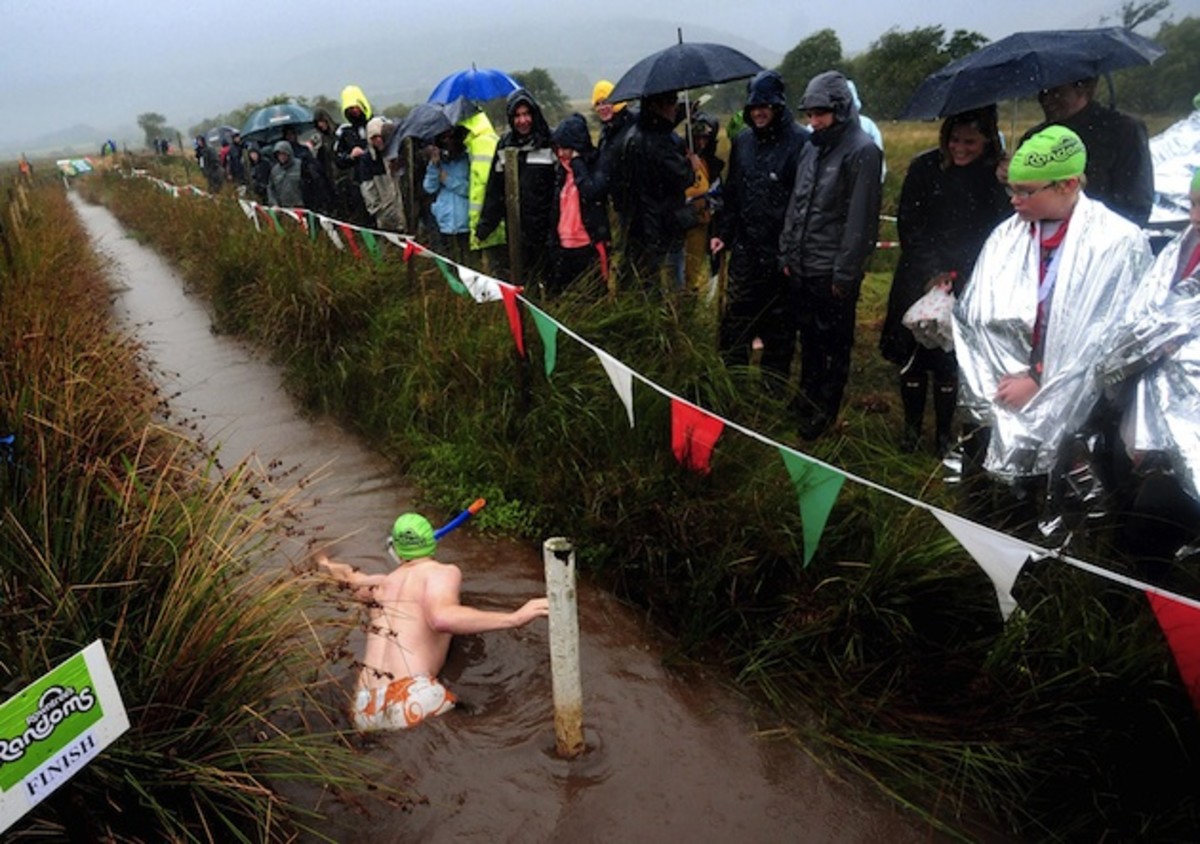 world-bog-snorkelling-championships-crowd.jpg