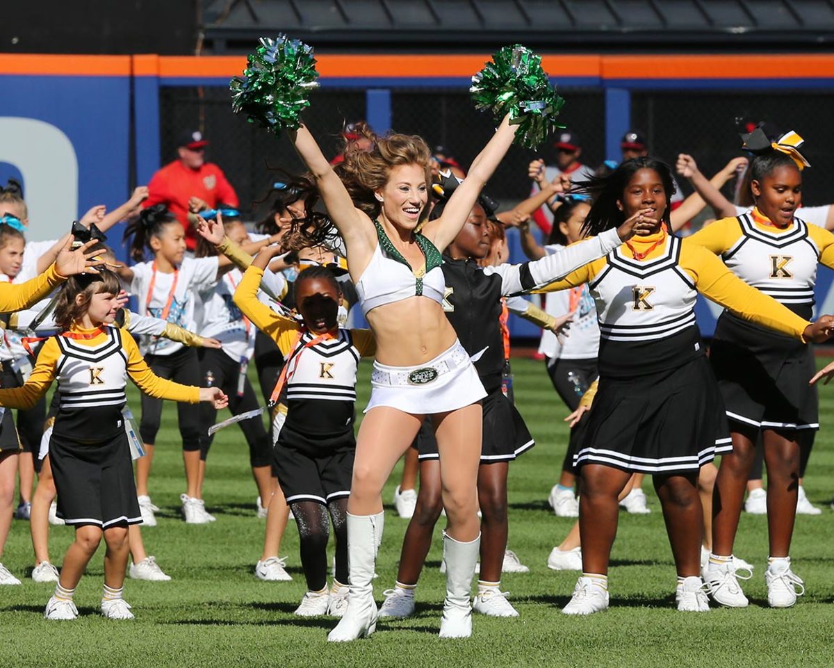 jets-cheerleader_2975B.jpg