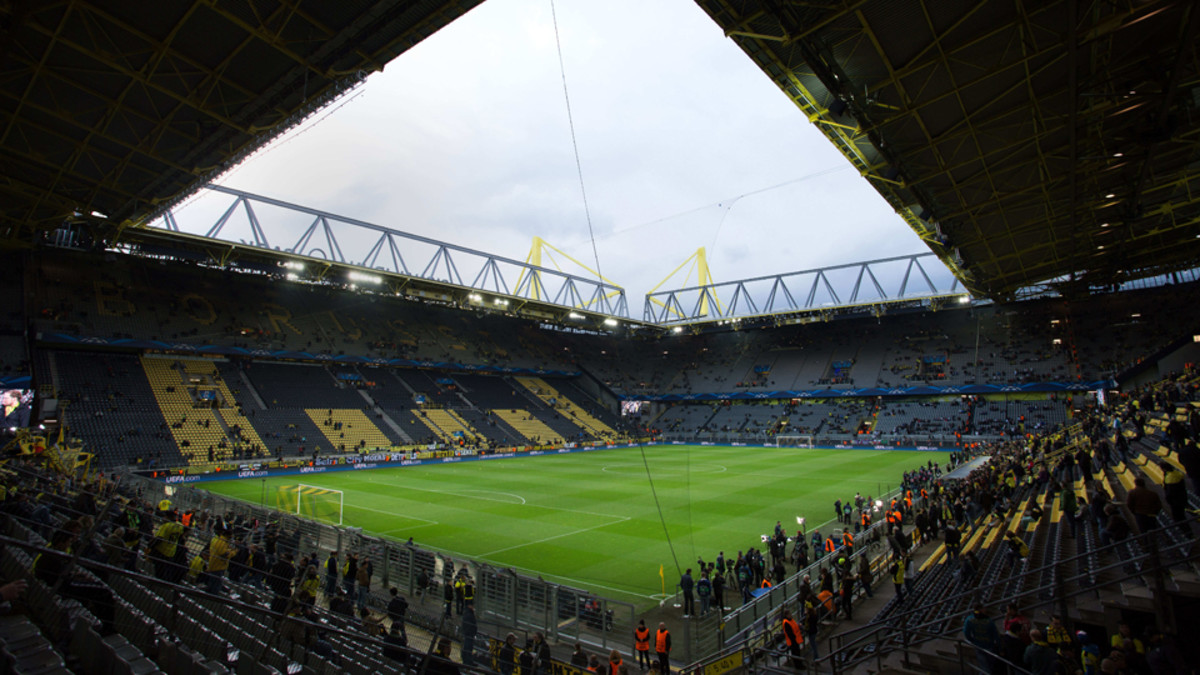 Borussia Dortmund: World War II bomb defused outside ...