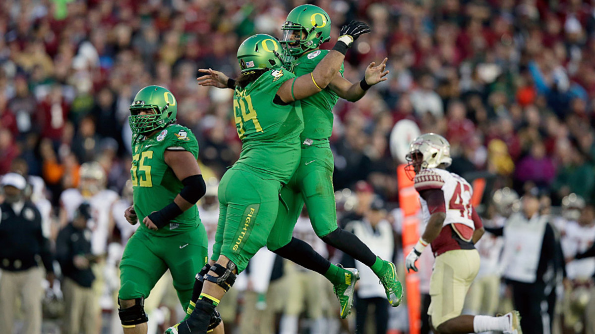 Oregon Ducks quarterback Marcus Mariota (8) warms up before the game  against the Florida State Seminoles at the College Football Playoff  Semifinal of the Rose Bowl in Pasadena, California on January 1