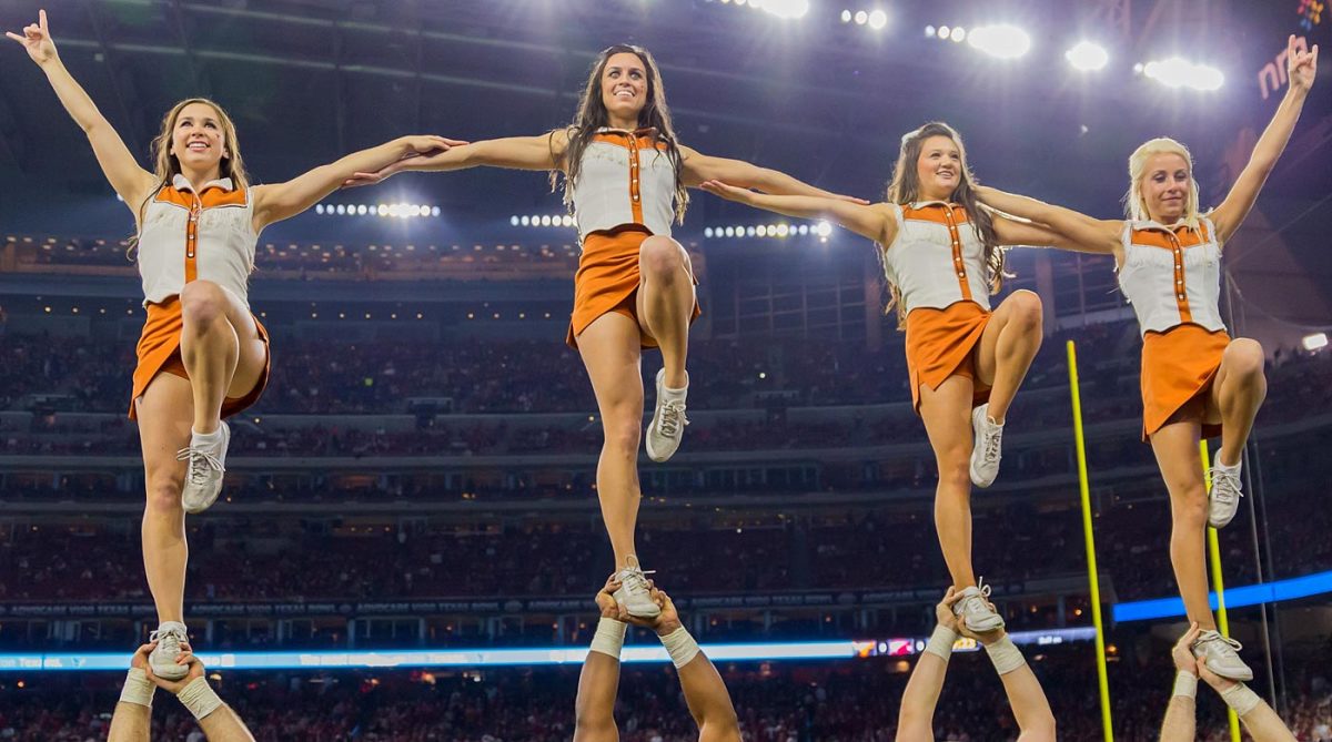 Texas-Bowl-Texas-cheerleaders-DBA141229_Arkansas_vs_Texas21.jpg