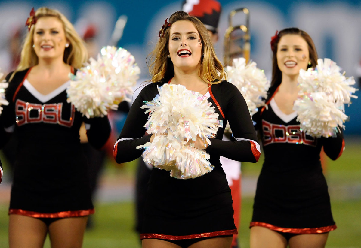 Poinsettia-Bowl-San-Diego-State-cheerleaders-50614205001_SDSU_vs_NAVY_Poinsettia_Bo.jpg