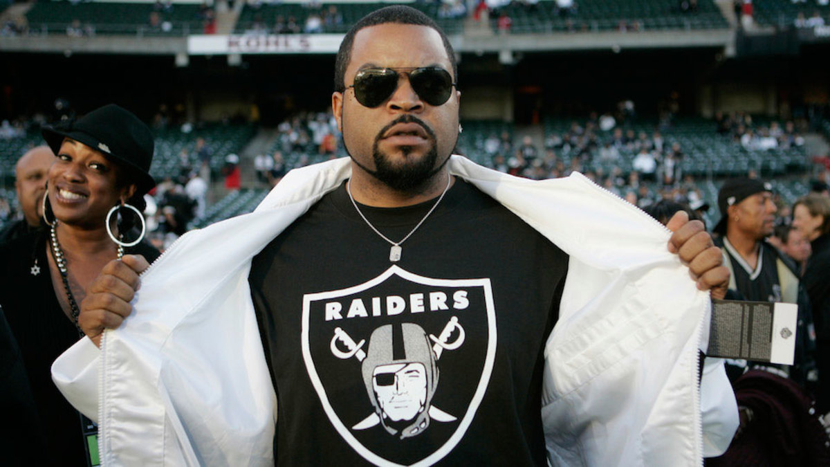 Oakland Raiders treated to 'Straight Outta Compton' - Sports Illustrated