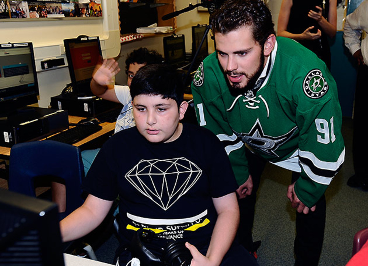 Good guy Tyler Seguin with the most awesome gesture this playoff, goes the  extra mile to pay for young fan's ticket
