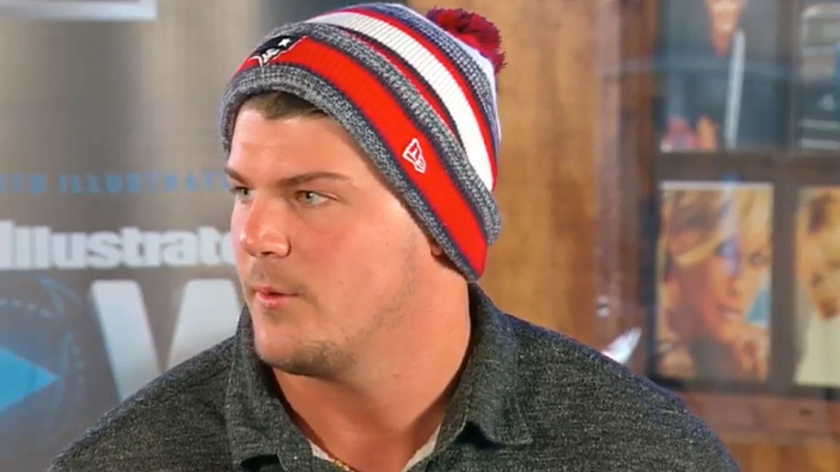 Titans OT Taylor Lewan rocks Scotty McCreery's lucky Patriots' beanie