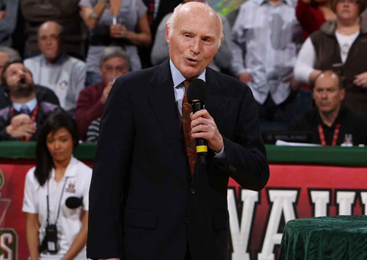 Milwaukee Bucks to honor ex-owner Sen. Herb Kohl during grand opening