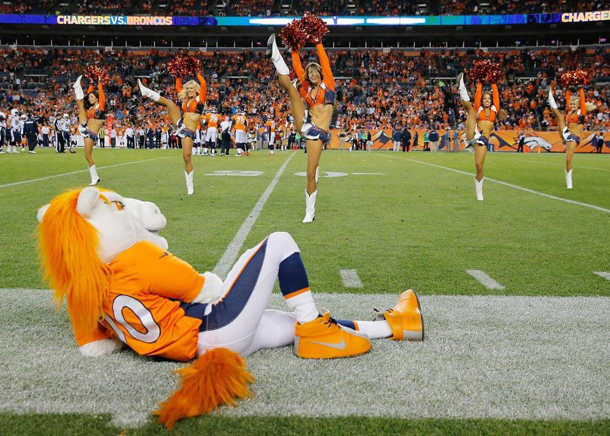 broncos-cheerleader.jpg