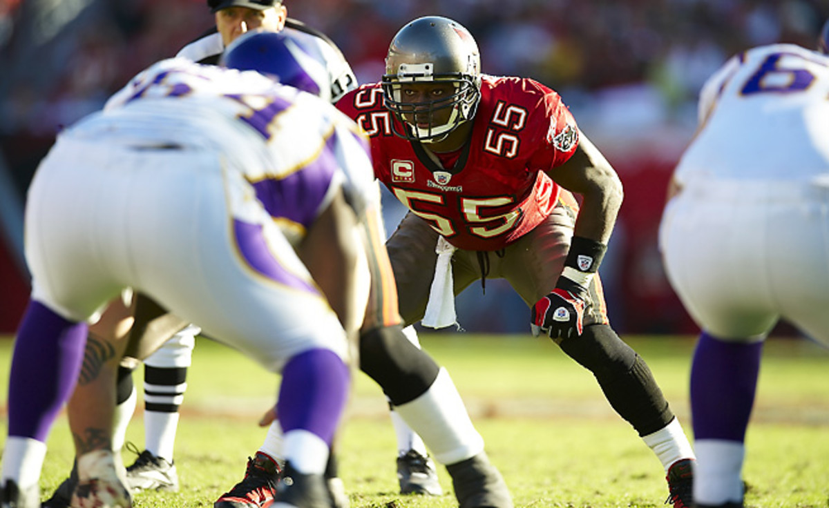 Tampa Bay Buccaneers' linebacker Derrick Brooks (55) talks with