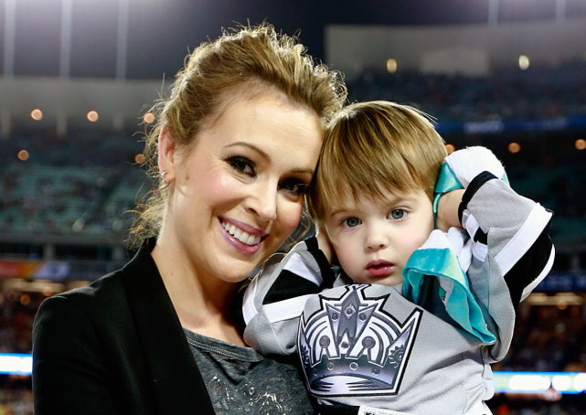 140207160153-alyssa-milano-son-milo-single-image-cut.jpg