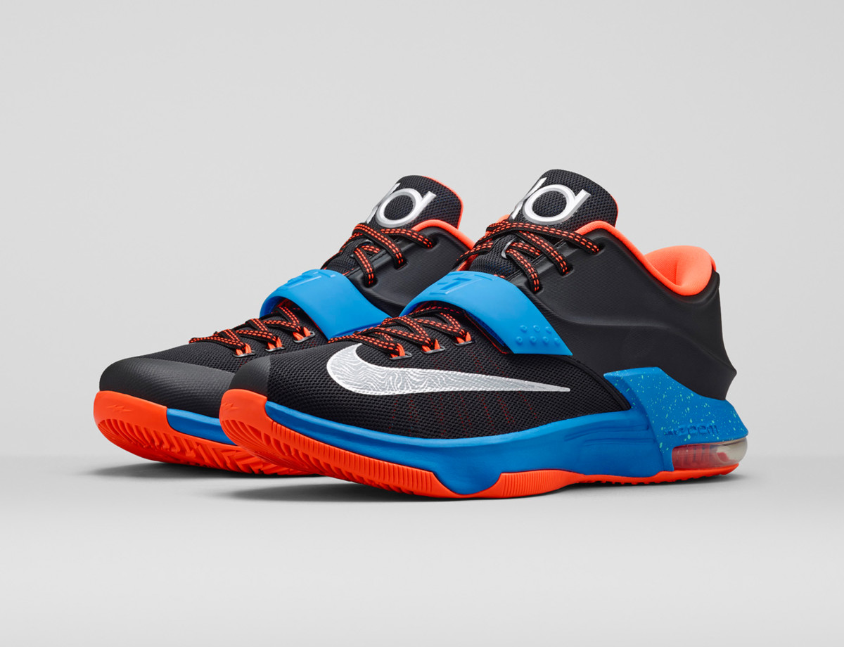 KD7_Away_Facebook_3Q_Pair_34419.jpg