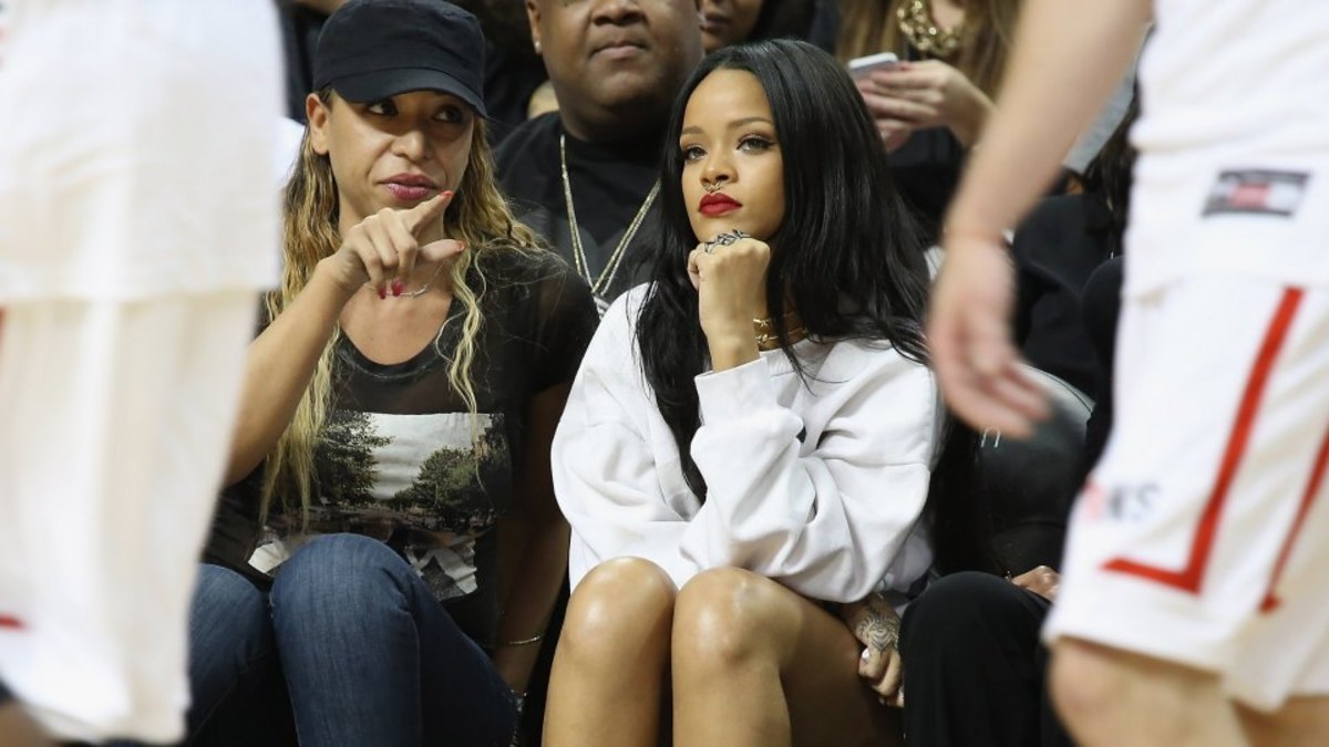 Rihanna Rips Cbs For Pulling Her Intro Network Now Going In New Direction Sports Illustrated
