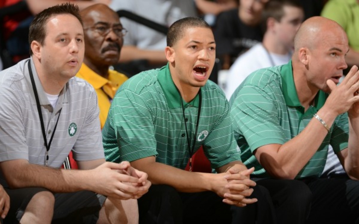 Lue, center, will be meeting with the Cavaliers last next week. (Garrett Ellwood/Getty Images)