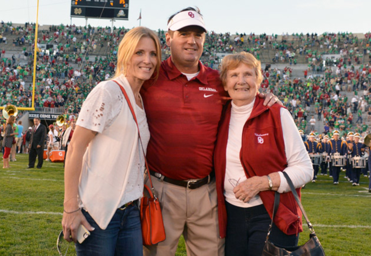 Married To The Game A Look At The Lives Of Wives Of College Coaches Sports Illustrated