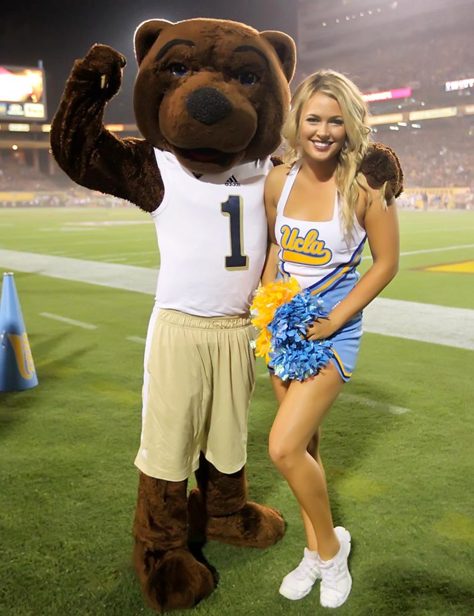 02-Danielle_UCLA_Game-BY4_4579.jpg