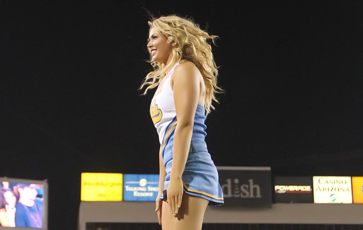 02-Danielle_UCLA_Game-BY4_4704.jpg