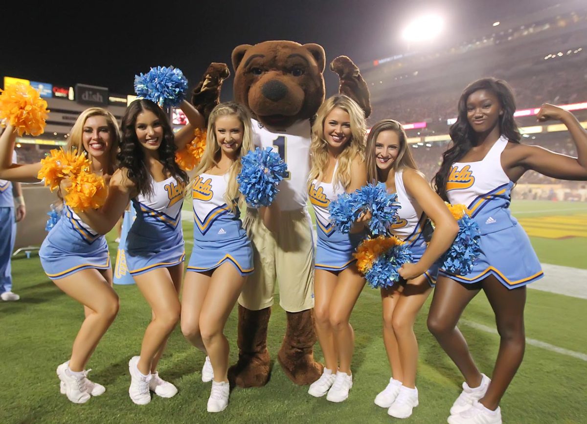 02-Danielle_UCLA_Game-BY4_4555.jpg