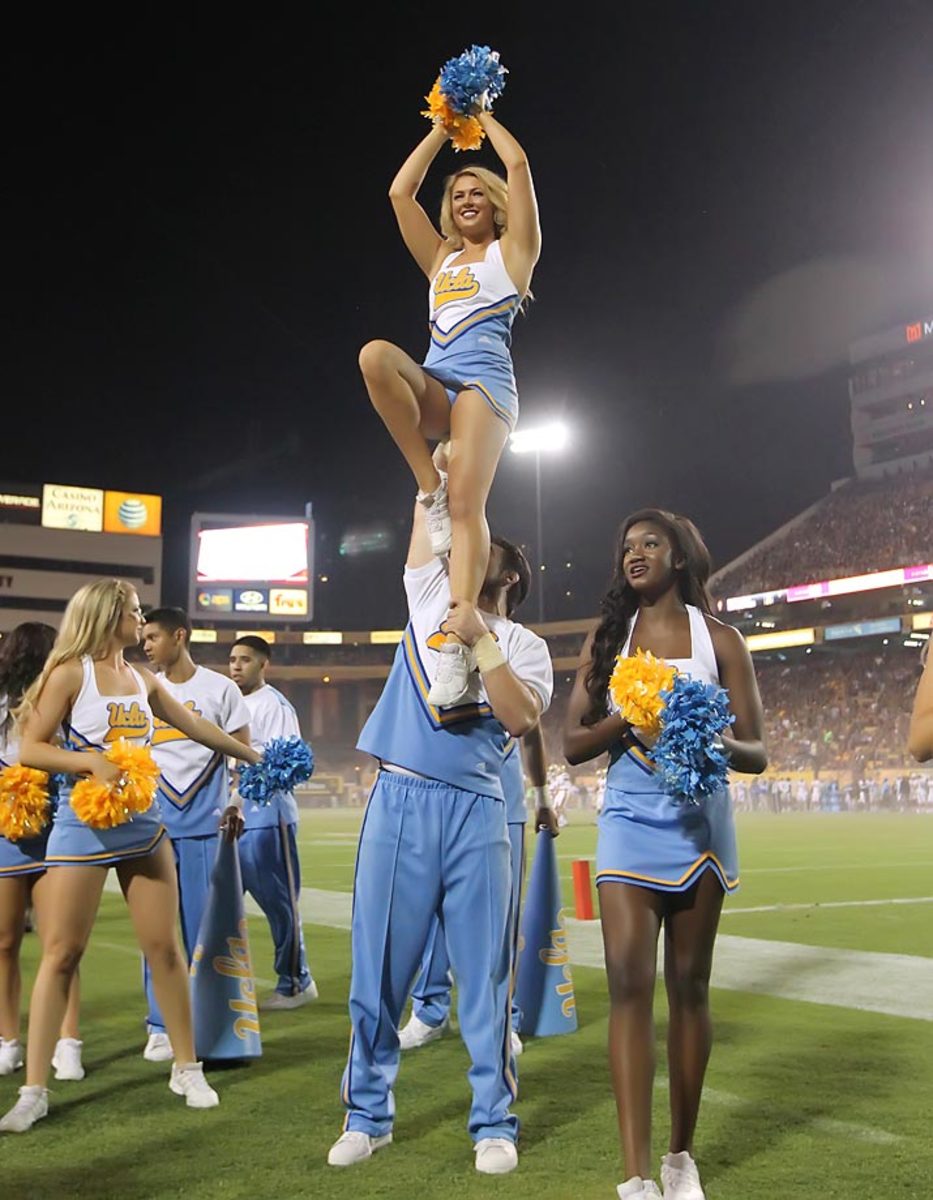 02-Danielle_UCLA_Game-BY4_4657.jpg