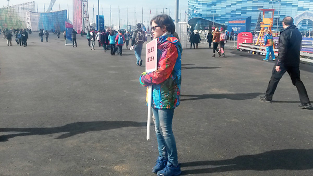 free-hugs-337-sochi-olympic-park.jpg