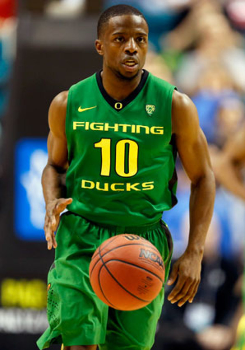 Johnathan Loyd (10) averaged seven points per game for Oregon's basketball team last season.