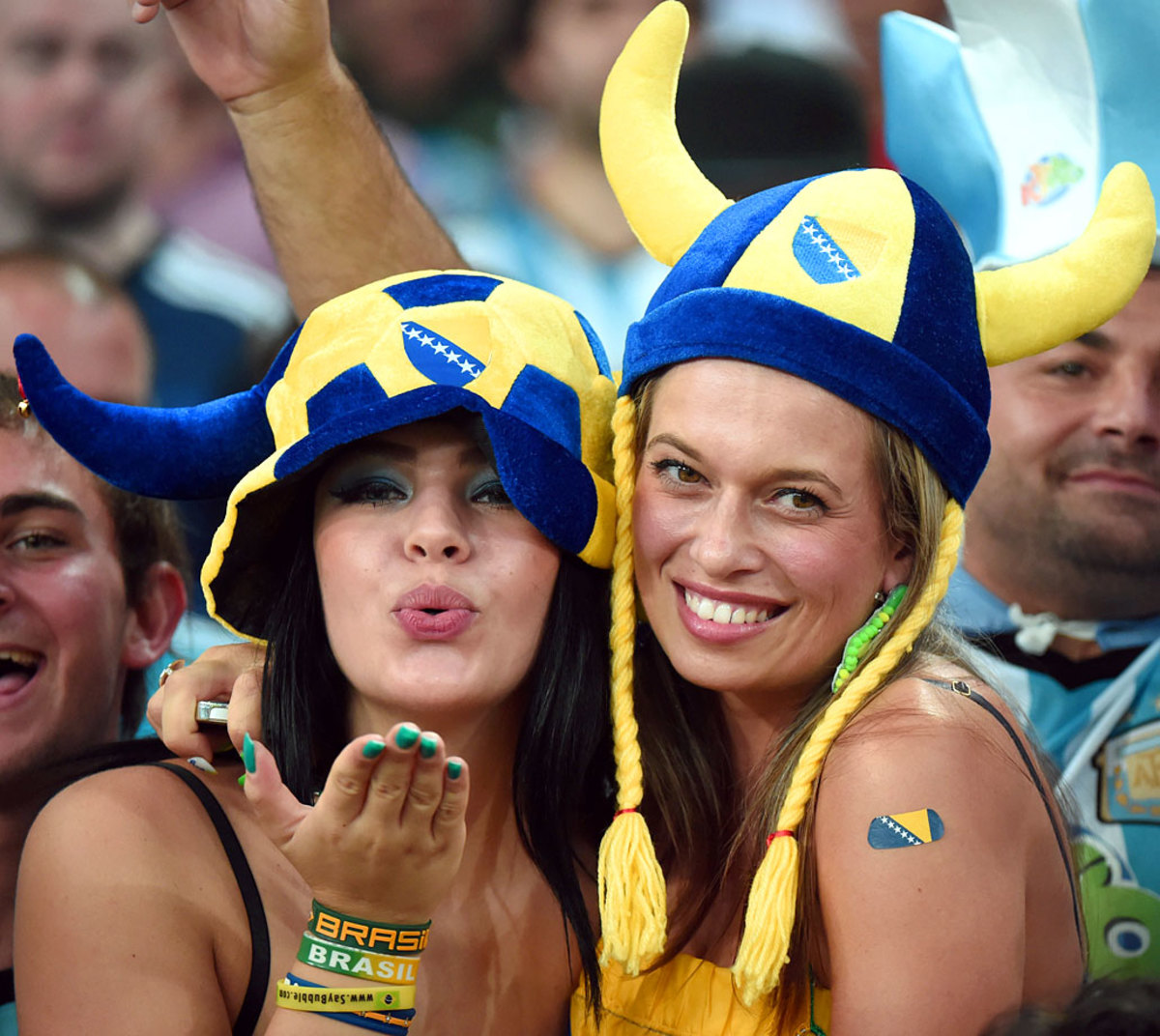 bosnia-herzegovina-female-fans(2).jpg