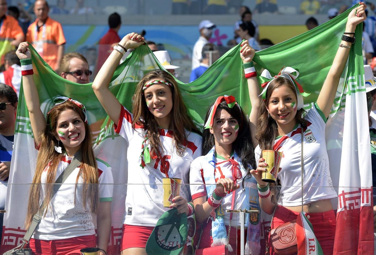 iran-female-fans.jpg