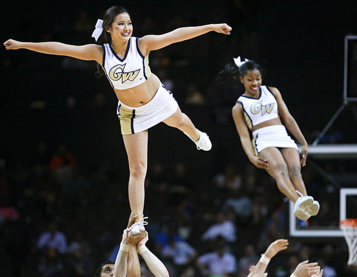 140327181552-george-washington-cheerleaders-ap510885496292-single-image-cut.jpg