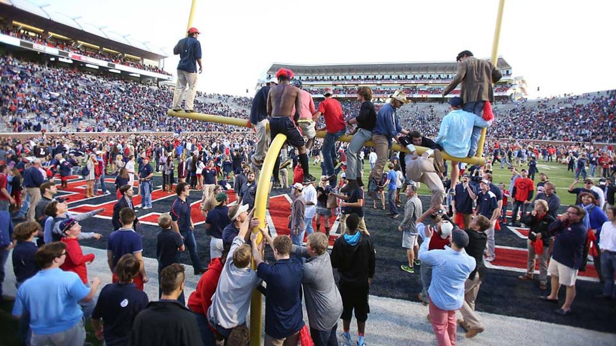 Ole Miss Fans Celebrate Alabama Upset By Carrying Goal Posts Sports Illustrated 