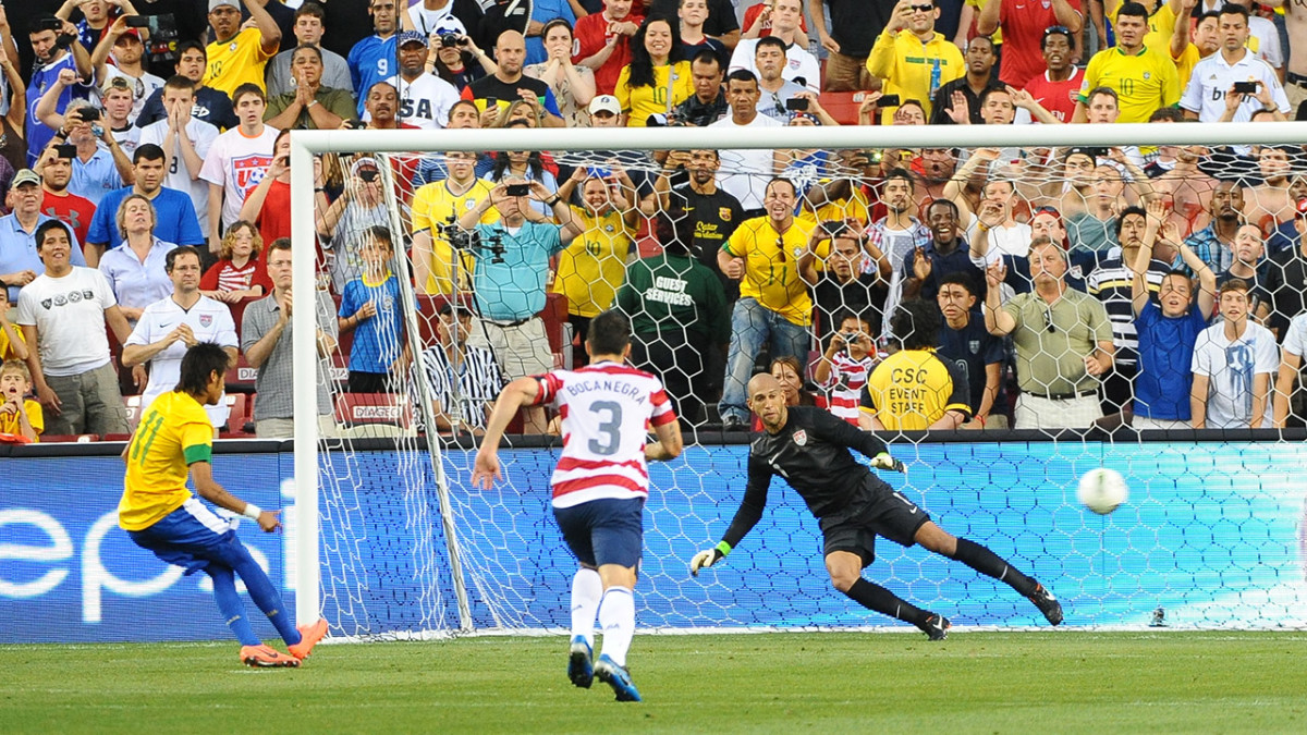 Sports Illustrated - June 7, 2010 Issue This week's SI is the World Cup  Preview issue featuring Clint Dempsey, Landon Donovan and Tim Howard of  Team USA on the cover. The issue