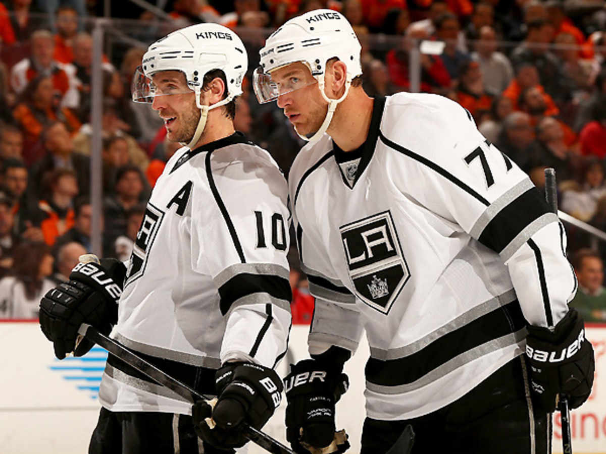 Ex-Flyers Mike Richards (left) and Jeff Carter had a successful trip to Philadelphia. (Elsa/Getty Images)